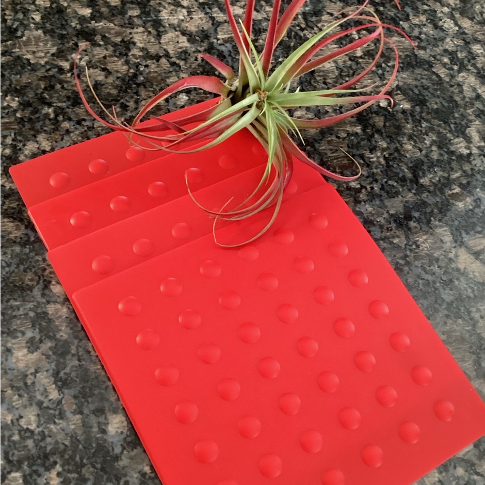 SET OF FOUR SILICONE POT HOLDERS